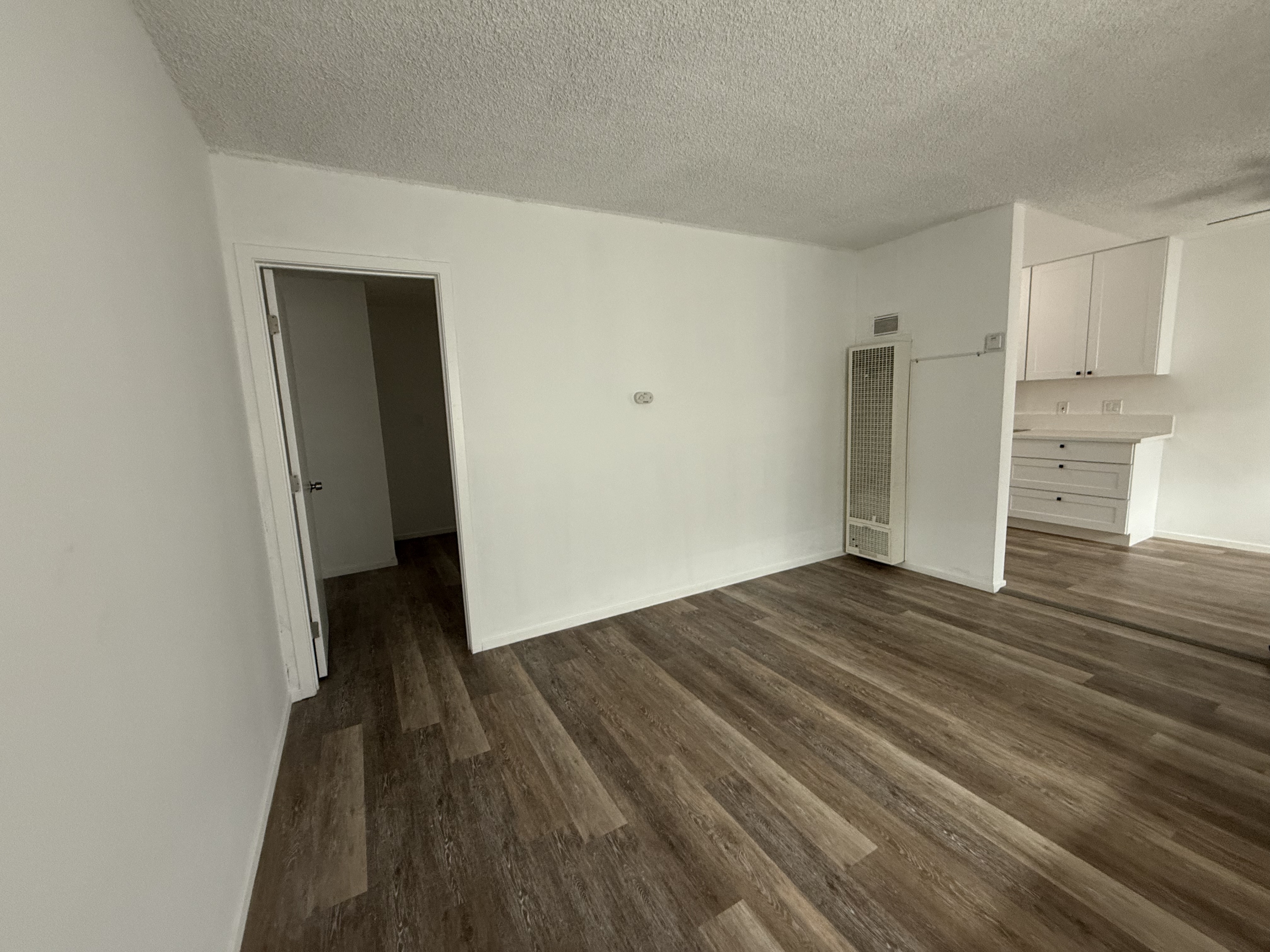 15319 South White Avenue - Q